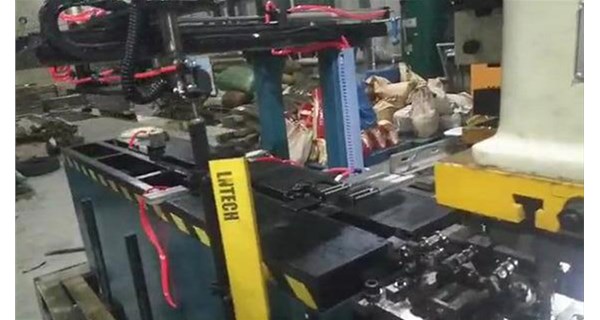 偏擺伺服送料機的特性